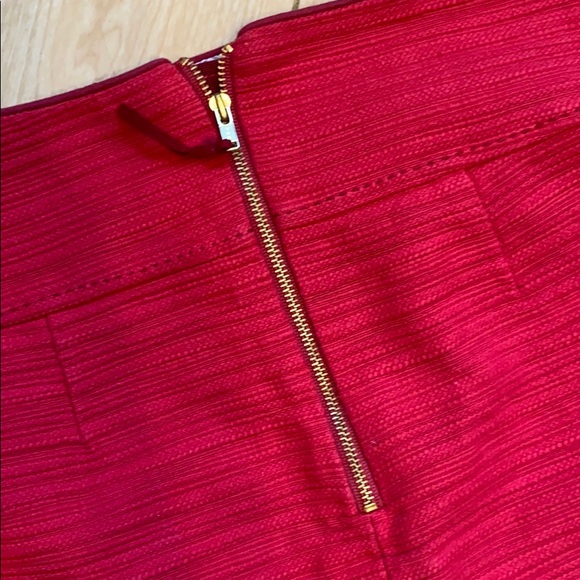 Raspberry Color textured pencil skirt - Picture 4 of 5